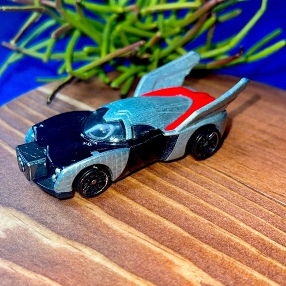 Hot Wheels 2013 Marvel Thor Character Car / Silver 1:64.